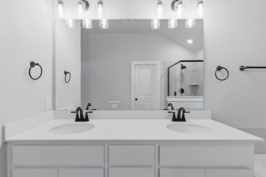 Furnished interior view inside a new home in Trail Creek, Cleburne (Image 34).