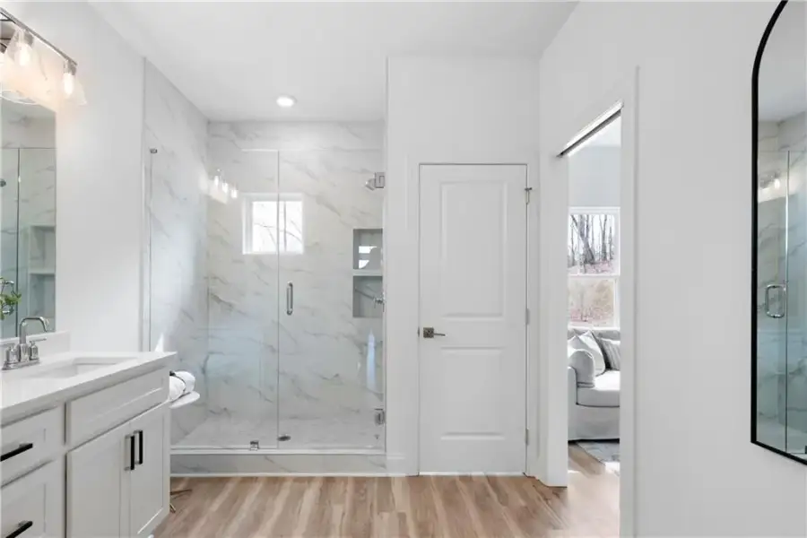 Furnished interior view inside a new home in , Waleska (Image 9).