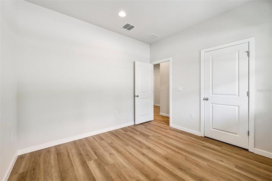 Spacious, unfurnished interior of a new home in , Deland (Image 13).