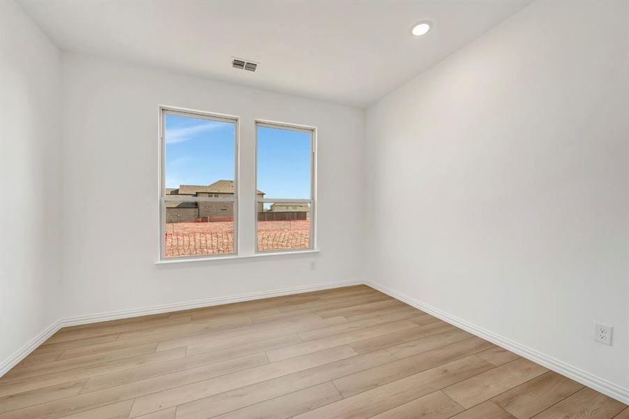 Spacious, unfurnished interior of a new home in Lily Creek at Sutton Fields, Aubrey (Image 16).