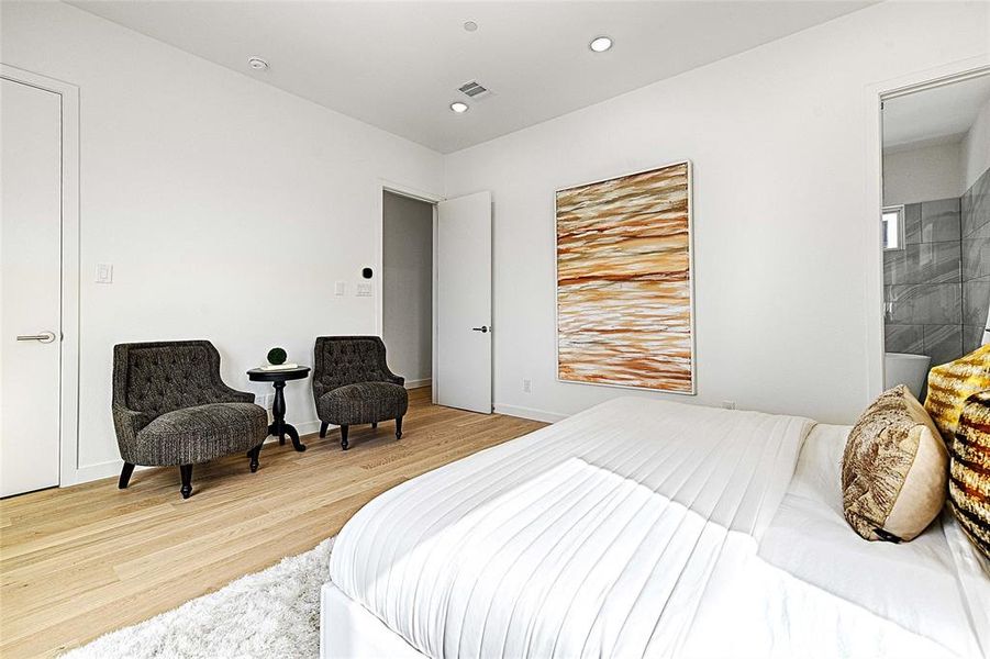 Furnished interior view inside a new home in , Dallas (Image 24).