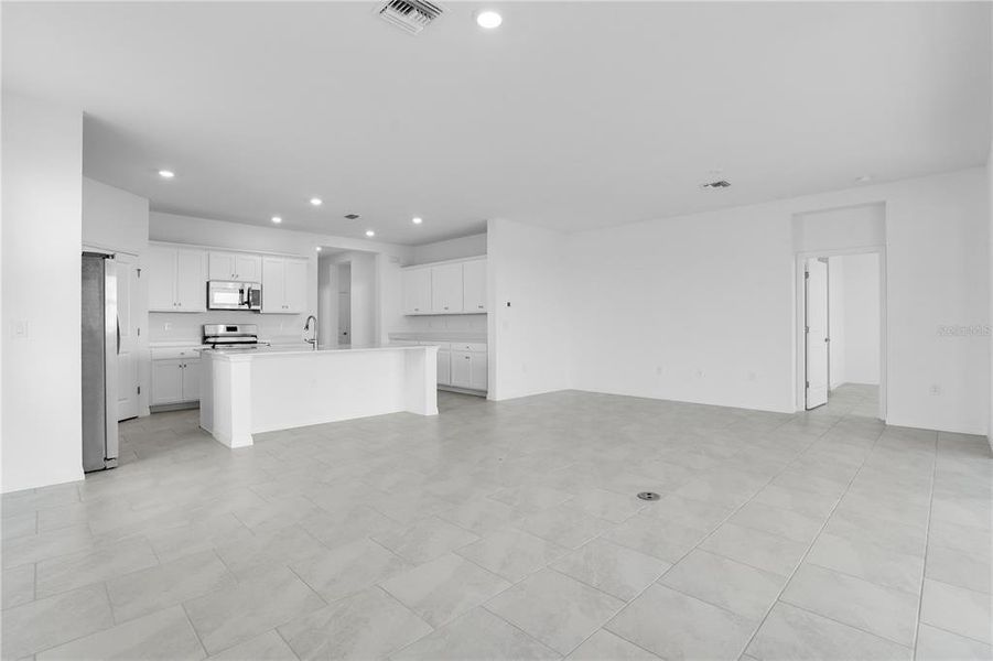 Spacious, unfurnished interior of a new home in Rye Ranch, Parrish (Image 13).