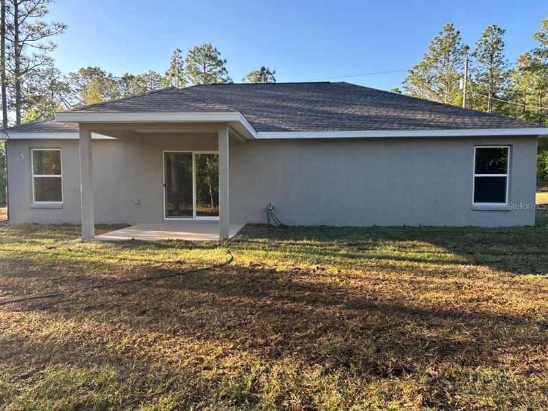 Exterior details and patio area of a home in , Dunnellon (Image 15).