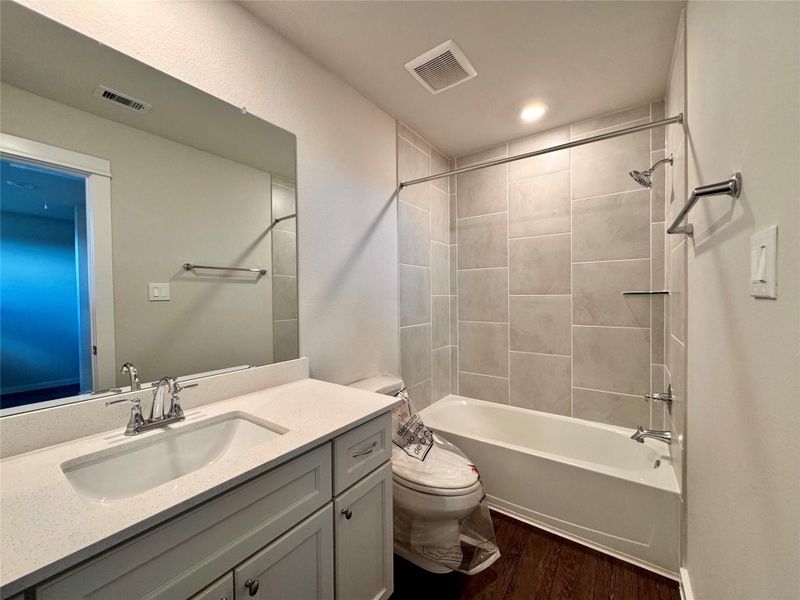 Furnished interior view inside a new home in Santa Fe, Cleveland (Image 7). Furnished interior view inside a new home in Santa Fe, Cleveland (Image 7).