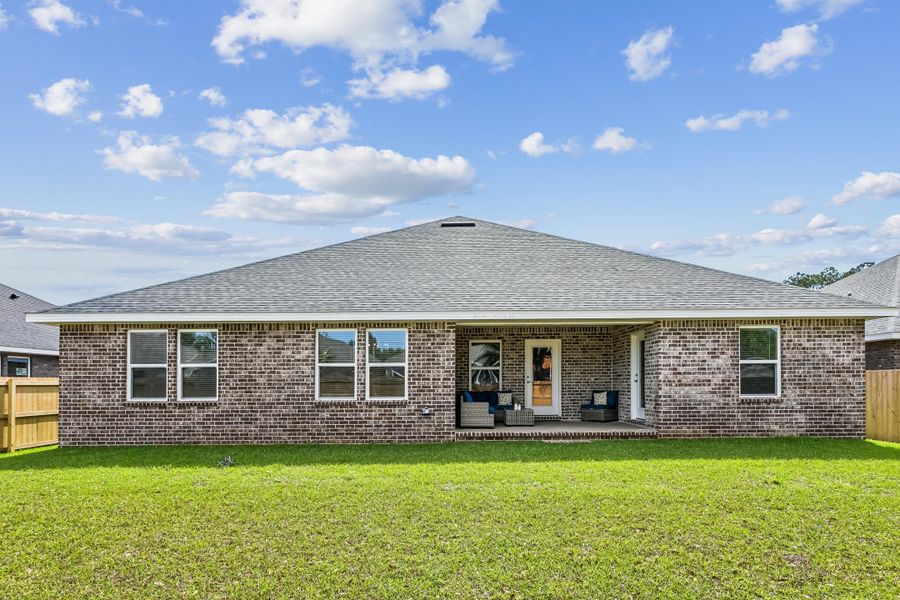 Exterior details and patio area of a home in Buckeyes Landing, Navarre (Image 25).
