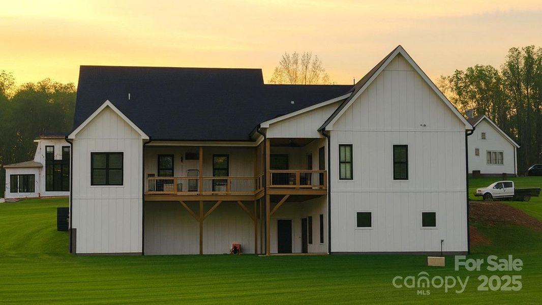 Back showing the large back deck.