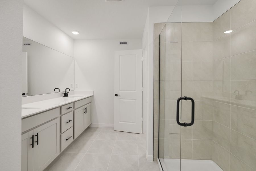 Furnished interior view inside a new home in Towns at Greenleaf, Oviedo (Image 14).