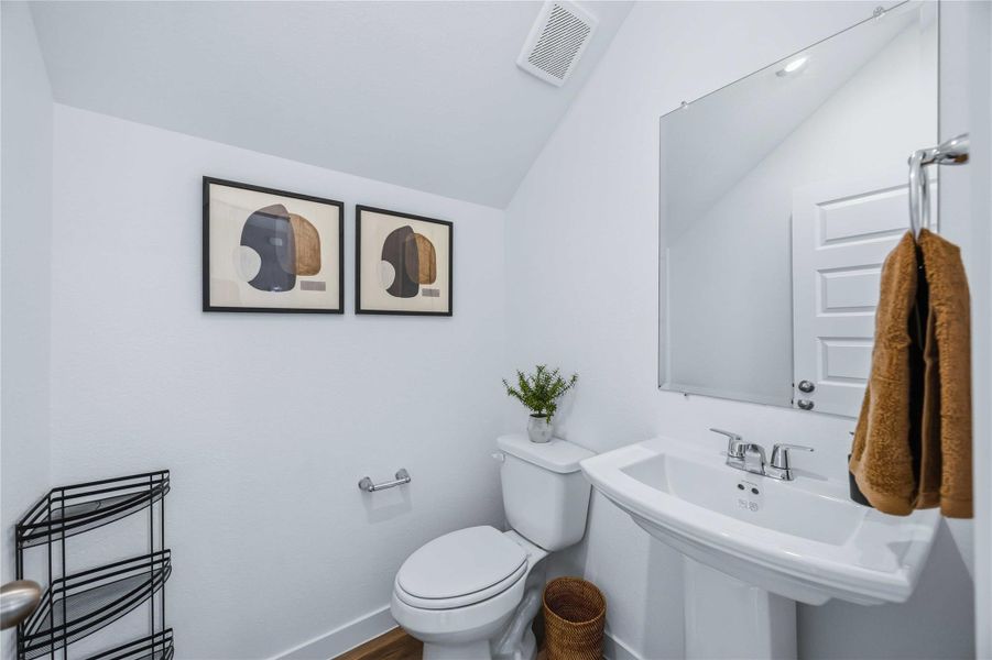 Furnished interior view inside a new home in Highland Court, Houston (Image 7).