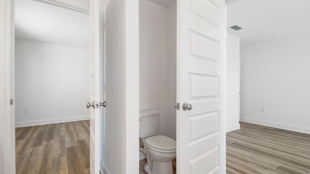 Spacious, unfurnished interior of a new home in Sanctuary Beach, Panama City Beach (Image 35).