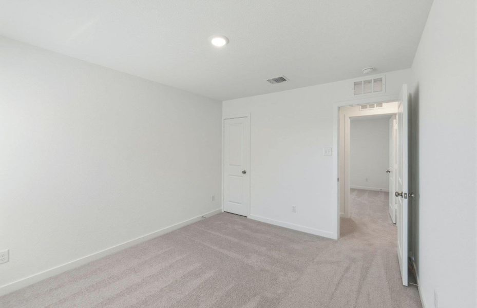 Spacious, unfurnished interior of a new home in Cameron Place, Austin (Image 15).
