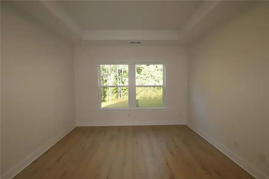 Spacious, unfurnished interior of a new home in Old Mill Preserve, Dallas (Image 8).
