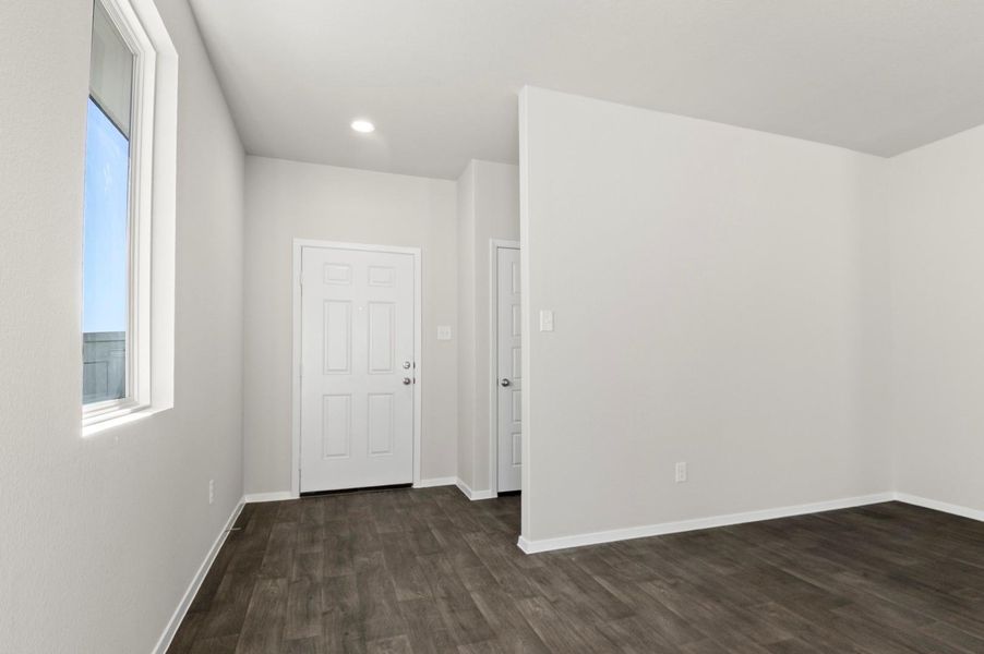 Spacious, unfurnished interior of a new home in Casetta Ranch, Kyle (Image 29).