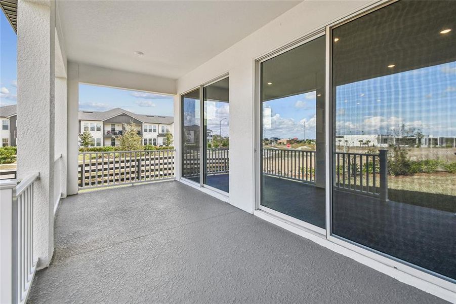 Exterior details and patio area of a home in John’s Lake North, Clermont (Image 23).