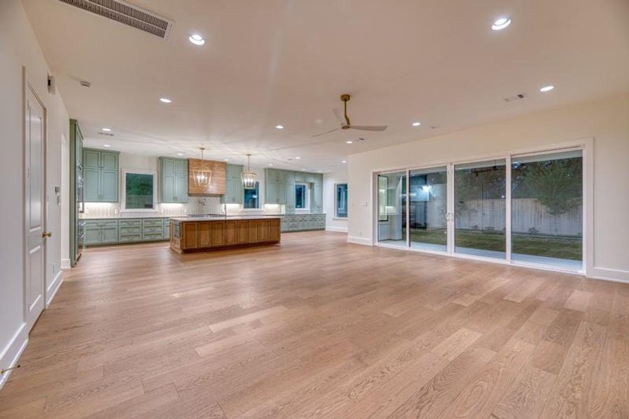 Spacious, unfurnished interior of a new home in , Houston (Image 23).