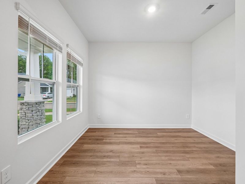 Spacious, unfurnished interior of a new home in Oxford Station, Salisbury (Image 12).