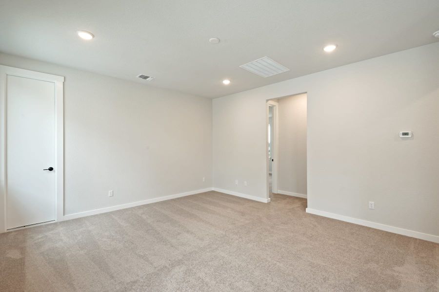 Spacious, unfurnished interior of a new home in Lariat, Liberty Hill (Image 34).