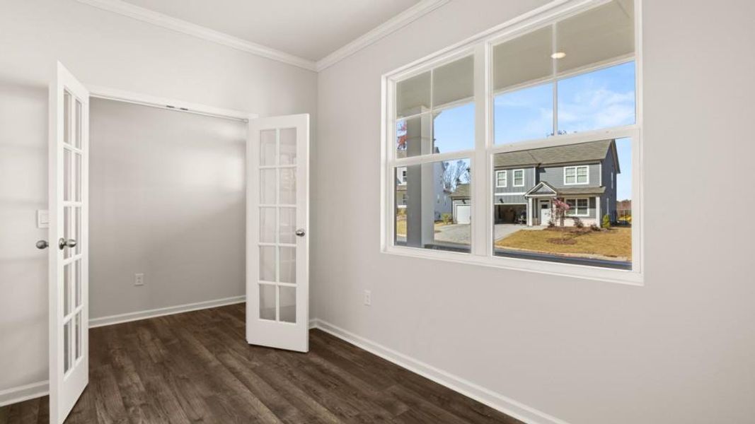 Spacious, unfurnished interior of a new home in Falcon Landing, Gainesville (Image 17).