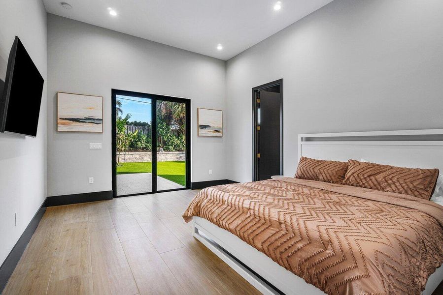 Furnished interior view inside a new home in , Juno Beach (Image 65).