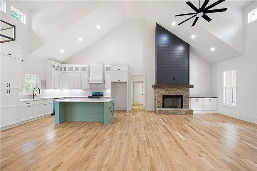 Spacious, unfurnished interior of a new home in , Cartersville (Image 25).