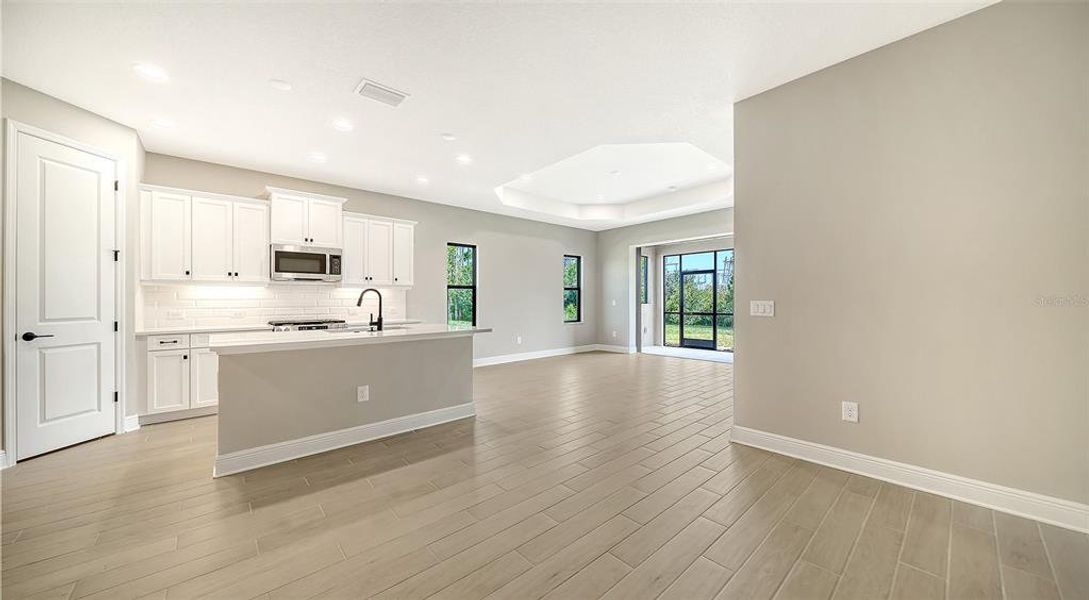 Spacious, unfurnished interior of a new home in Vicenza, Venice (Image 31).