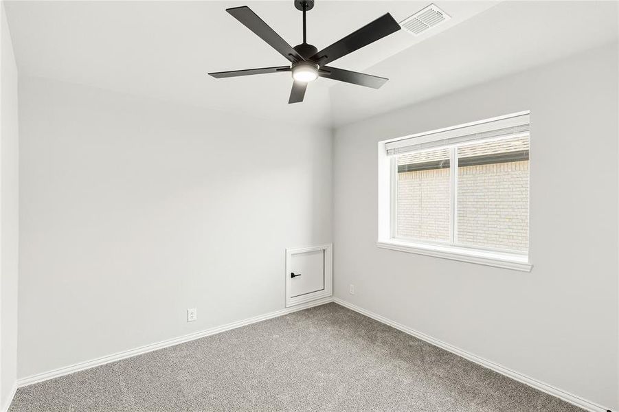 Spacious, unfurnished interior of a new home in Chaparral Park, Oak Point (Image 27).