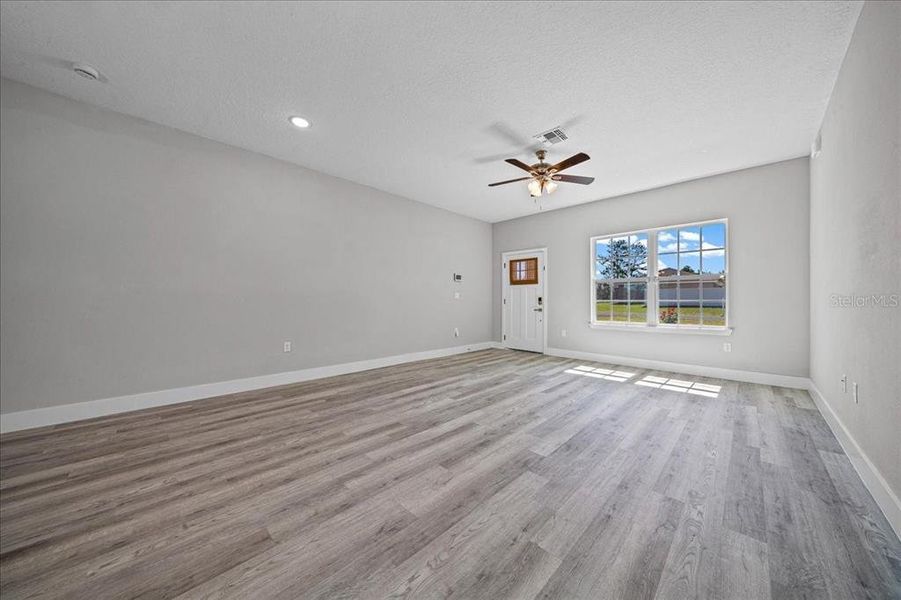 Spacious, unfurnished interior of a new home in , Ocala (Image 30).