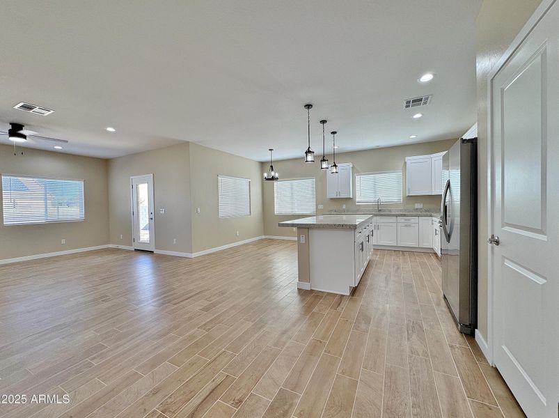 Island kitchen & dining