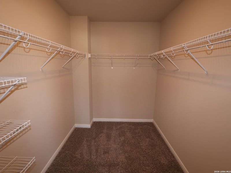 Spacious, unfurnished interior of a new home in Agave, San Antonio (Image 18).