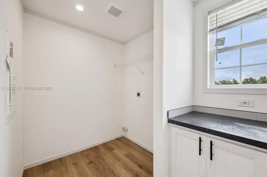Spacious, unfurnished interior of a new home in , Miami (Image 15).