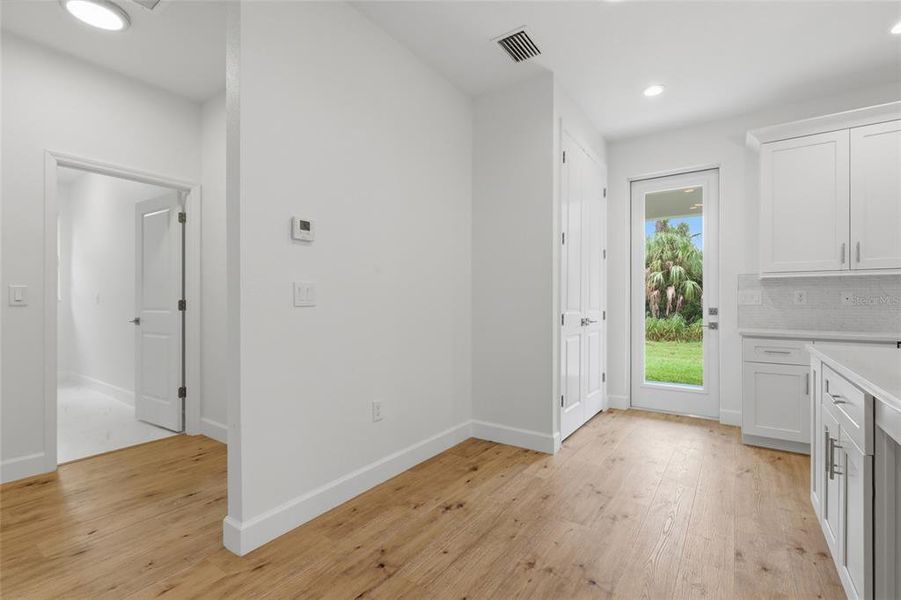 Spacious, unfurnished interior of a new home in , Port Charlotte (Image 16).
