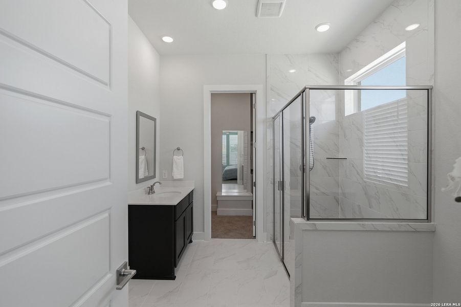Furnished interior view inside a new home in Esperanza 50's, Boerne (Image 32).