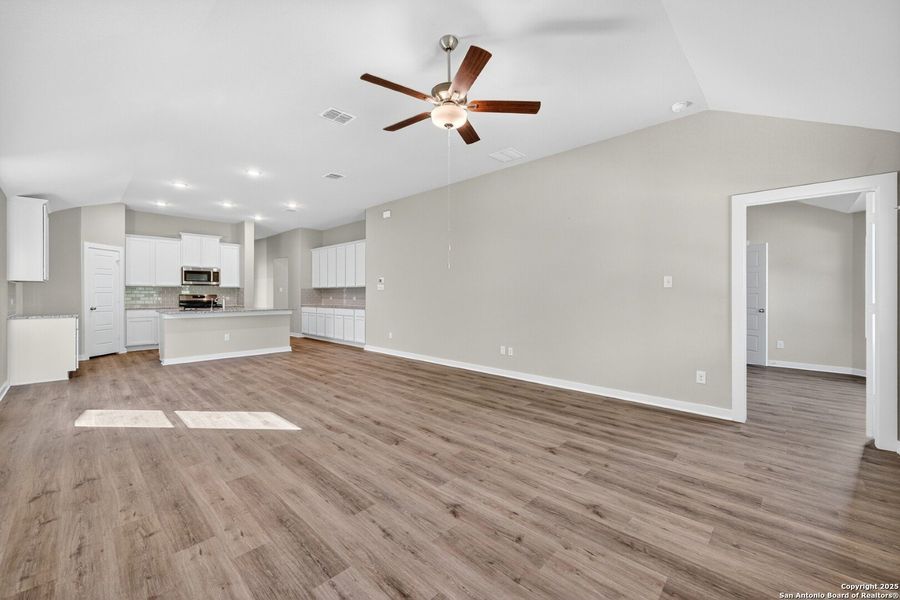 Spacious, unfurnished interior of a new home in Winding Brook, San Antonio (Image 14).