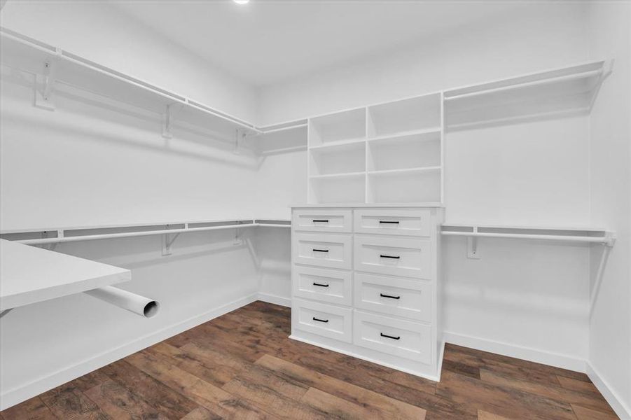 Spacious, unfurnished interior of a new home in , Hewitt (Image 23).