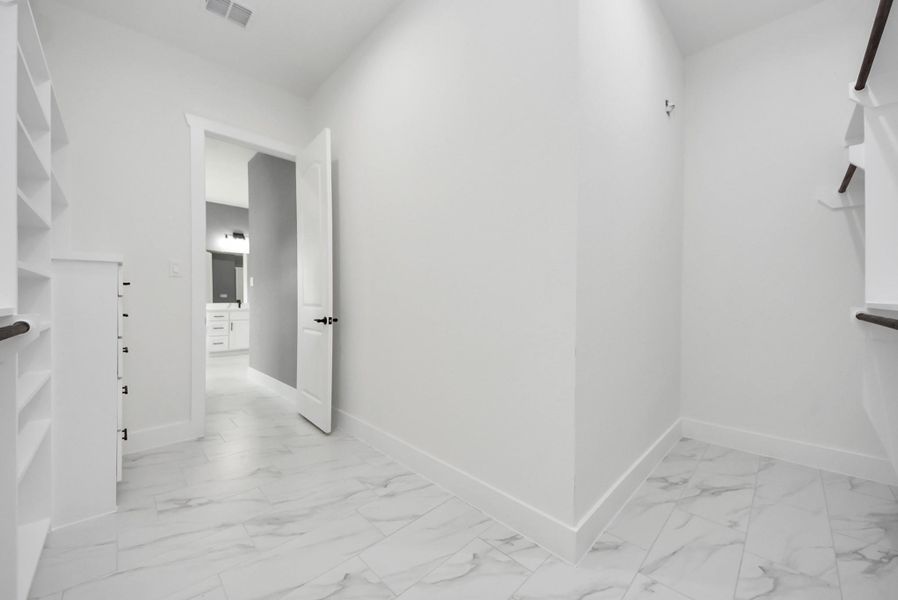 Spacious, unfurnished interior of a new home in , Dayton (Image 15).