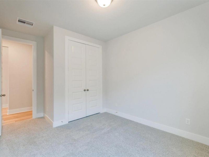 Spacious, unfurnished interior of a new home in Sunterra, Katy (Image 29).