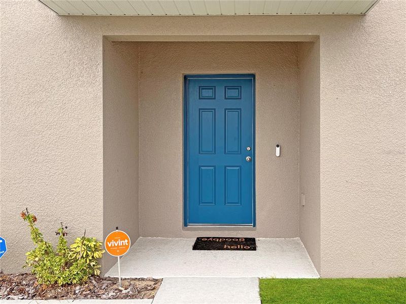 Exterior details and patio area of a home in , Haines City (Image 4).