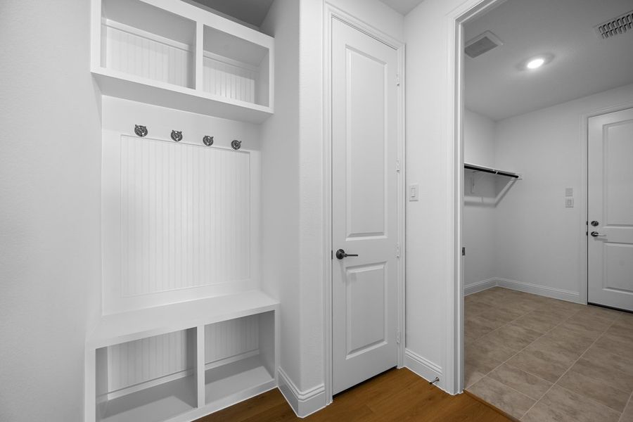 Spacious, unfurnished interior of a new home in South Oak 60s, Lakewood Village (Image 17). Spacious, unfurnished interior of a new home in South Oak 60s, Lakewood Village (Image 17).