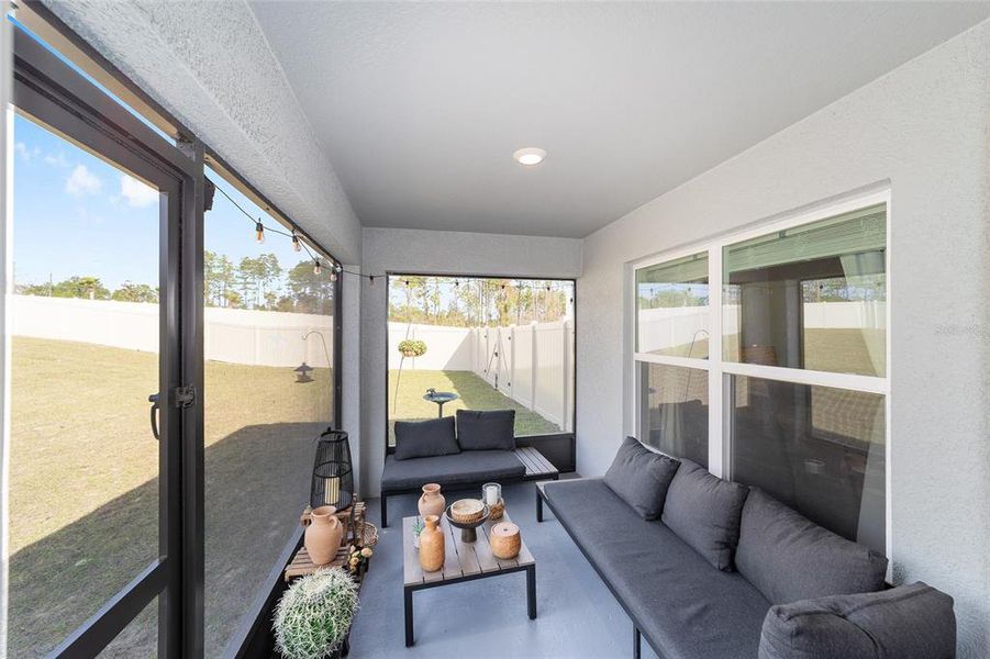 Exterior details and patio area of a home in Huntington Ridge, Ocala (Image 3).