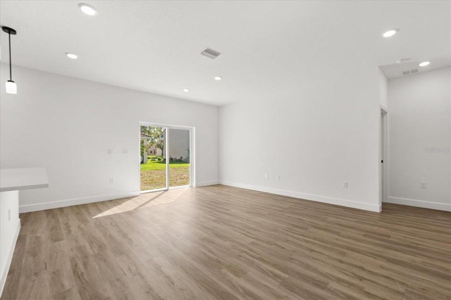 Spacious, unfurnished interior of a new home in , Kissimmee (Image 15).