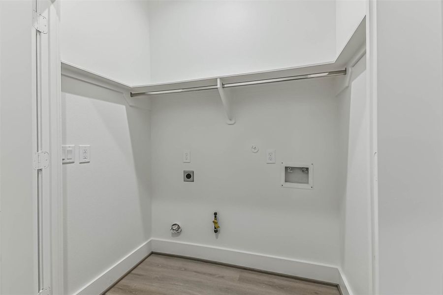 Spacious, unfurnished interior of a new home in , Houston (Image 17).