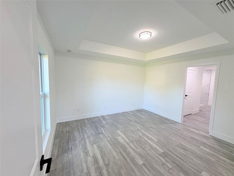 Spacious, unfurnished interior of a new home in , Okeechobee (Image 31).