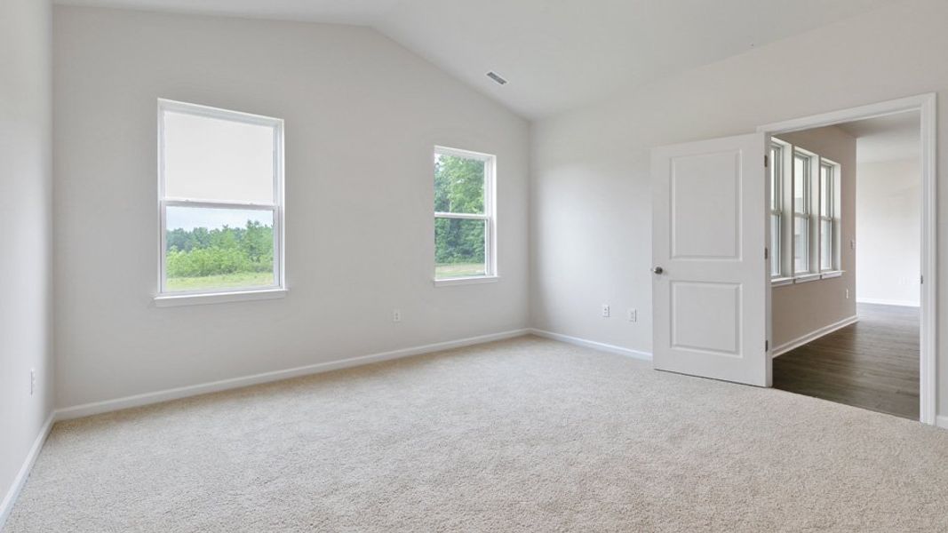 Spacious, unfurnished interior of a new home in East Ridge, Ayden (Image 33).