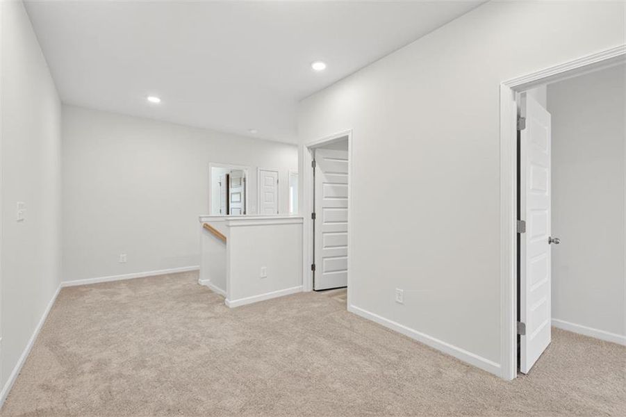 Spacious, unfurnished interior of a new home in Franklin Manor, Lawrenceville (Image 25).