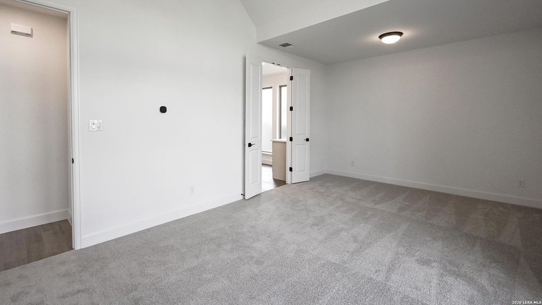 Spacious, unfurnished interior of a new home in Veramendi, New Braunfels (Image 22).