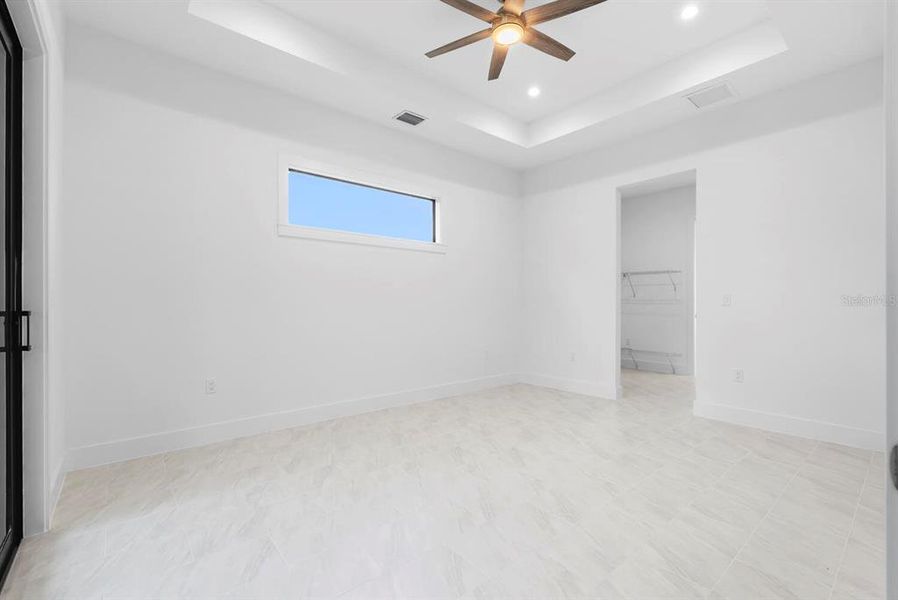 Spacious, unfurnished interior of a new home in , Naples (Image 16).