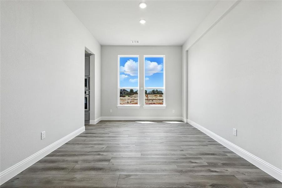 Spacious, unfurnished interior of a new home in Ridge Crossing, Waxahachie (Image 17).