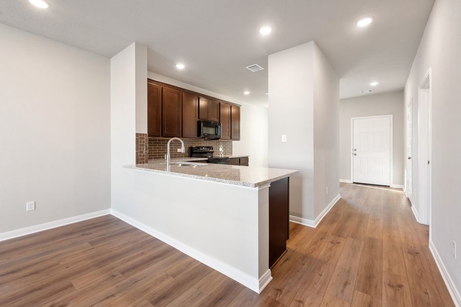 Furnished interior view inside a new home in Arroyo Ranch, Seguin (Image 8).