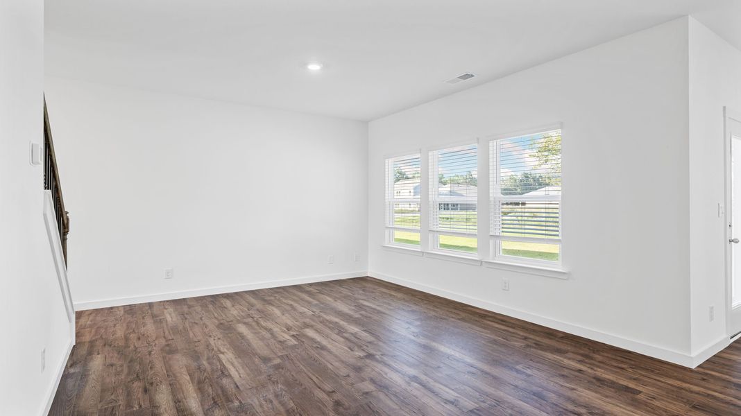 Spacious, unfurnished interior of a new home in Fairview Hills, Cleveland (Image 14).