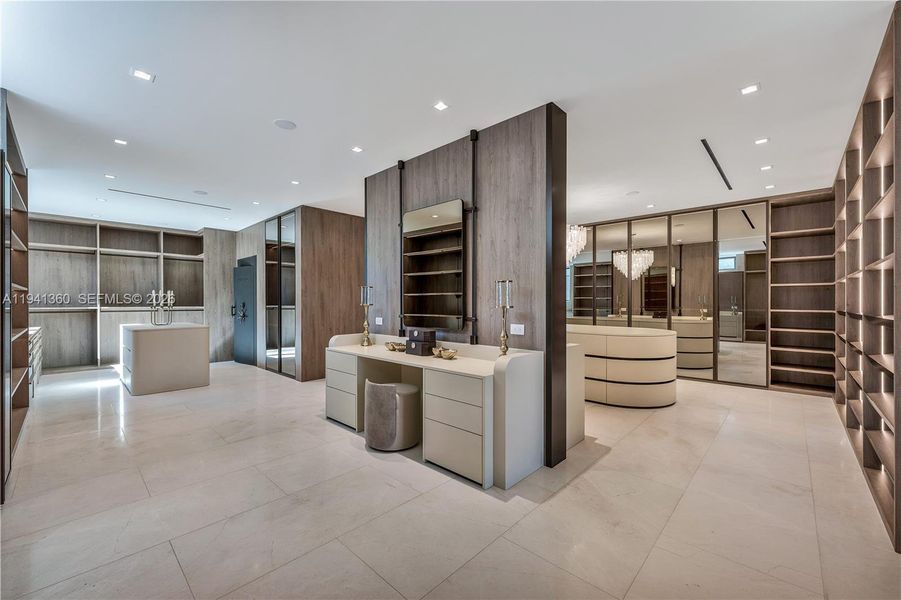 Furnished interior view inside a new home in , Fort Lauderdale (Image 16).