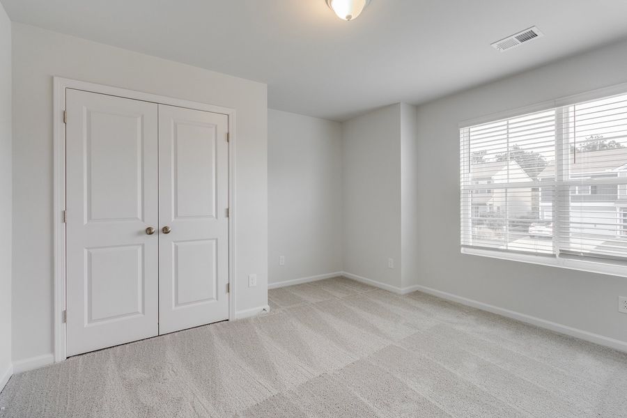 Spacious, unfurnished interior of a new home in Bluefield, Lexington (Image 23).